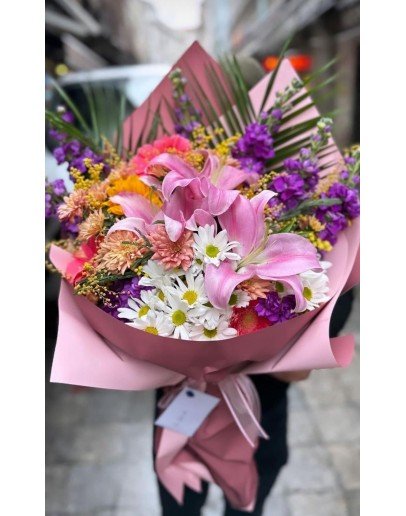 Beyaz Papatyalar ve Pembe Çiçekler Buketi