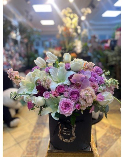 Pembe Gül ve Beyaz Çiçek Aranjmanı