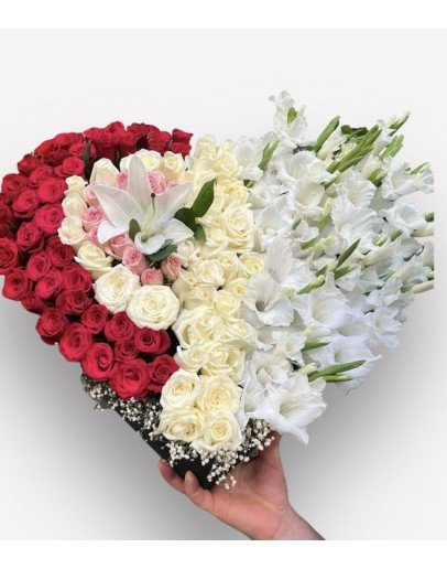 Büyük Kalp Kutusunda Sevgi Aranjmanı