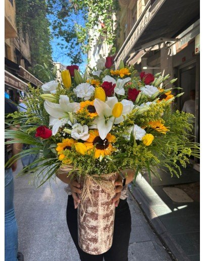 Gül, Lale, Ayçiçeği ve Lilyum Aranjmanı