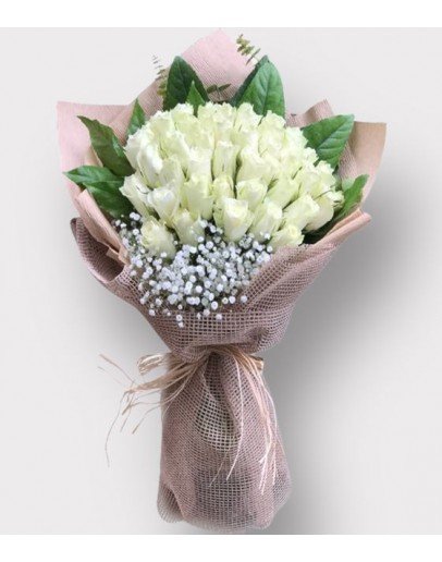 Hasır Ambalajında 41 Adet Beyaz Gül