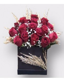 Kutuda Kırmızı Gül Tasarımı