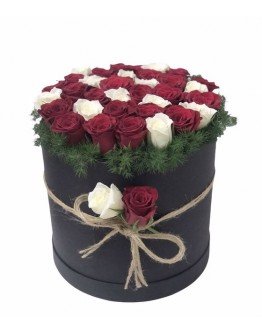 Kutuda Kırmızı Beyaz Güller