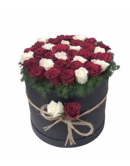 Kutuda Kırmızı Beyaz Güller