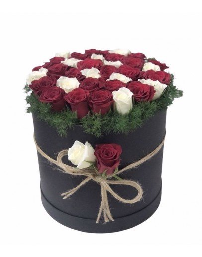 Kutuda Kırmızı Beyaz Güller